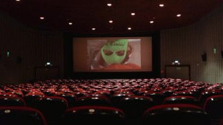 AIR 在电影院屏幕上播放了我的色情片 |公共 |乌木 |口交 |（FTM）