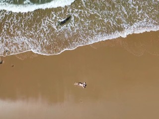 Ondas Relaxantes De Drones Quebrando Exposição Pública Nua Marilyn Merlot Beach