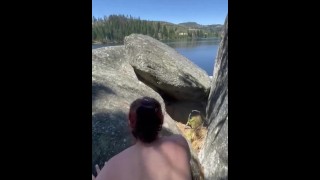 A la puta le encanta coger polla en el lago.
