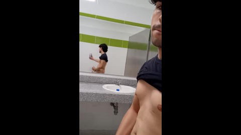 semen en espejo del baño de mi universidad paja publico cruising