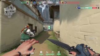 娇小的 Emo 女孩说狗屎，然后被 5 个人操屁股