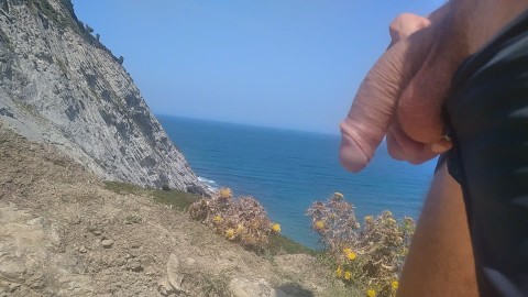 🌳🌊Senderista se da Un Paseo Con Su Gran Polla Fuera en Zona De Playas Virgenes