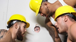 Men- 労働日労働者はいくつかのお尻と熱心な口の穴を提供することによって多くの必要な休憩を得る。