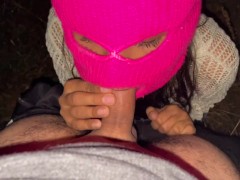 Sexo al aire libre con el novio de mi mejor amiga. Caminando por la calle en panties