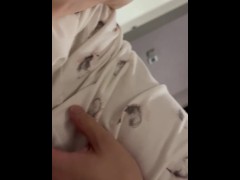 横で添い寝してるパジャマの友達の服の中を見たら巨乳だったのでいたずらして身体中触りまくって撮ってみた-日本人/素人カップル/美乳/個人撮影 - Screenshot 15 of 16 - Touching Pussy