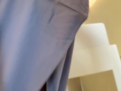 旅行中におしゃれしてる彼女を後ろからスカート捲って身体中触りまくる-日本人/素人カップル/リアル/スカートめくり/個人撮影 - Screenshot 6 of 16 - Lifting