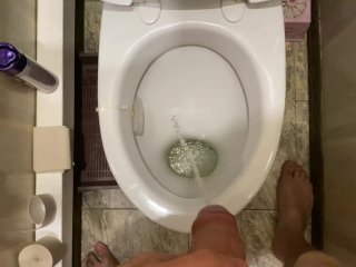 toilet, pissing men, peeing, amateur, men peeing