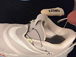 Ich Spritze Die Erste Sperma Ladung in Meine Neuen Nike BB Adapt Basketball Sneaker