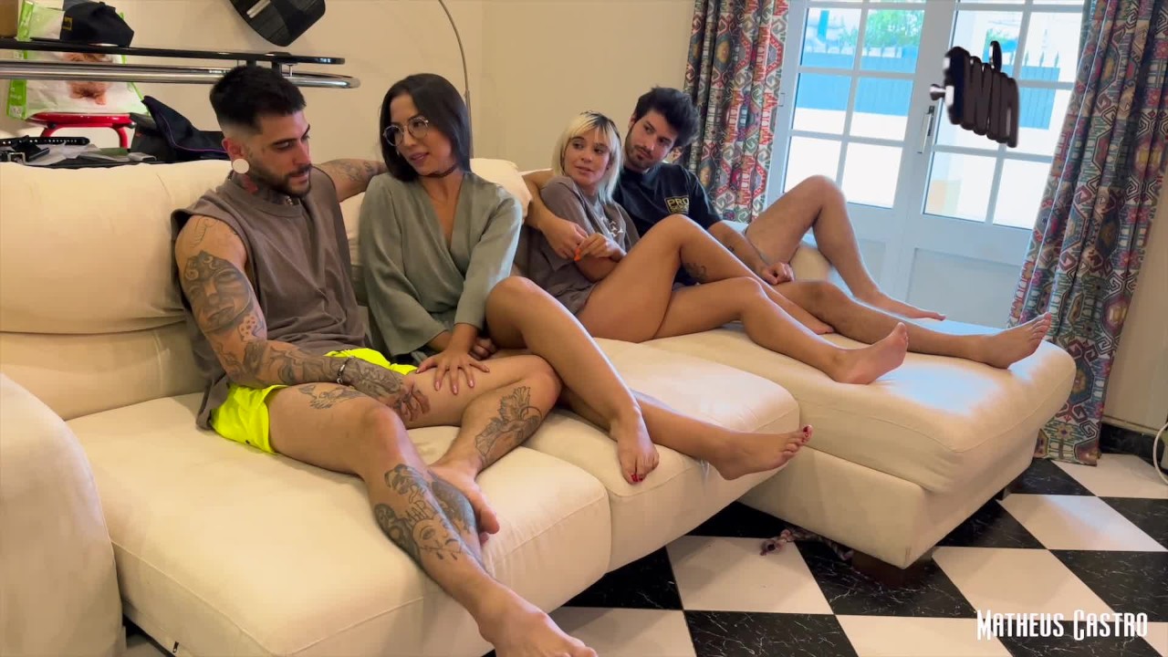 FODI COM A NAMORADA DO MEU AMIGO E ELE FODEU COM A MINHA - com Itsxlilix