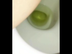 淫乱まんこ　放尿ぶっかけ　今日の朝イチおしっこ - Screenshot 15 of 16 - Fetish