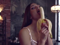 SANKTOR - SKINNY BABE FOOD PORN
