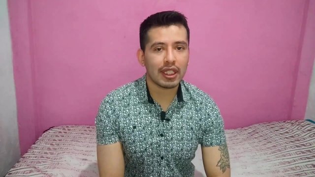 Mi verga de 23cm entrando en los culos de mi padrino y sus hijos colombianos ! Relato sexual