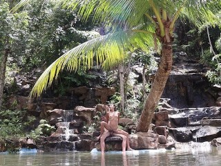 Couole Echte Seks in Een Waterval in Thailand