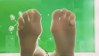 Sexy Füße in Nylonstrümpfen Domina Nika. Folgendes werden Sie in der Sitzung sehen.