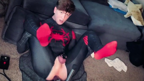 Super herói Spiderman Cosplay twink sendo fodido pela máquina