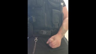 Badezimmer während des Dienstes verprügelt (fast erwischt)