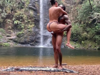 Venkovní Sex u Vodopádu