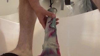 把我的屁股砸在马假阳具上