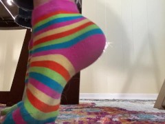 Toe socks under table - Screenshot 5 of 16 - Toe Socks