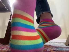 Toe socks under table - Screenshot 9 of 16 - Toe Socks