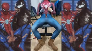 Geile gigantische lul Spiderman masturbeert SOLO