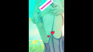 Virign Arsch wird mit Dildo gefickt. Diese kleine Sissy-Schlampe braucht so schnell wie möglich eine echte