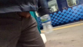 Выскочить на вокзале