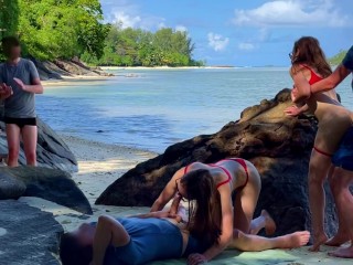 Публичный Пляжный Секс - Другая Пара Наблюдает За Нами