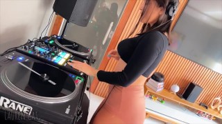Lauren Cat La Chaude DJ Lauren Baise Et Se Prend Du Sperme Dans La Bouche