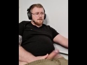 Gamer Guy loves to wank to much!