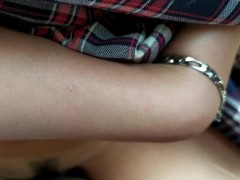 Hermosa colegiala es follada en un río público.