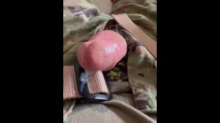 Soldado do exército se masturba de uniforme usando meias pretas - tiros de carga através de cuecas
