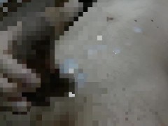 何かをバウンドさせながらしごいて腹に射精する童貞（オナニー、自慰、睾丸） - Screenshot 16 of 16 - 男 オナニー