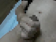 何かをバウンドさせながらしごいて腹に射精する童貞（オナニー、自慰、睾丸） - Screenshot 9 of 16 - 日本人