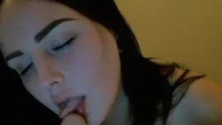 Esposa amateur lame y chupa consolador en webcam
