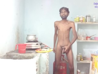 Rajeshplayboy993 Cocinando Curry Aalu, Azotando, Metiendo Los Dedos En El Culo