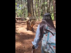 Chica caliente es sorprendida y follada en el bosque - Screenshot 1 of 16 - Latinas
