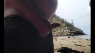Masturbándose en la playa