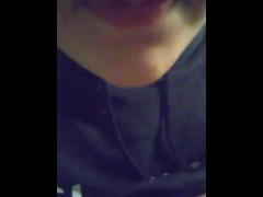 Беременная гермафродита с большими сиськами поедает собственную сперму