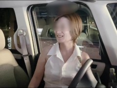 「他人棒/顔射」コンビニ駐車場で隣の車の若い男性と目が合い逆ナンパ😋彼氏の目の前で、そのまま手コキやオナニー見せ合いしながら大量潮吹き💘最後は、おねだり顔射💦日本人/人妻/パイパン/NTR/変態 - Screenshot 2 of 16 - オナニー 潮吹き