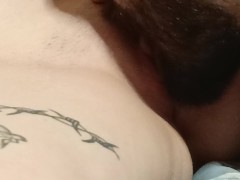 Бородатый нежно лижет киску до оргазма - Screenshot 10 of 16 - Tattoo Girl