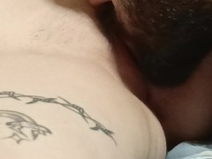 Бородатый нежно лижет киску до оргазма - Screenshot 7 of 16 - Bearded