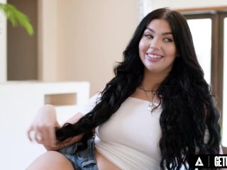 UP CLOSE - Thick Australian Hottie Holly Day Invites Big Dick Stud To Pleasure Her Pussy screenshot number 1