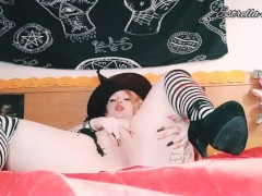 Witch masturbates - Screenshot 7 of 16 - Pawg