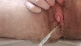 Hard plassen in het toilet, moest echt gaan