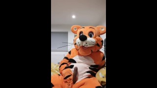 Tiger wanks 2