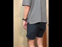 この恥装格好でスーパーに出かけます（アナルプラグ挿入済み） - Screenshot 1 of 16 - 恥ずかしい