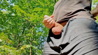 多么巨大的精液负荷，有人在附近