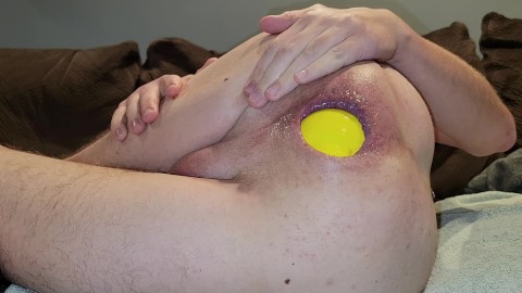 Dando a luz anal y metiendo el puño en mi culo destrozado