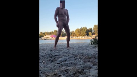 Dude pissing, jerking and cumming at nude beach